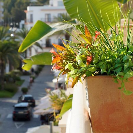 Hostal Yebisah Santa Eularia des Riu Eksteriør billede