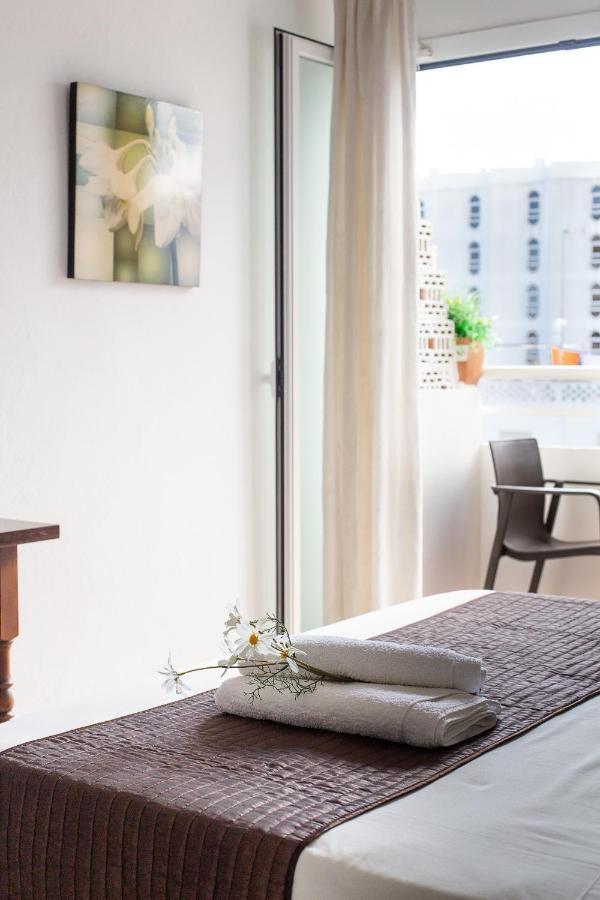 Hostal Yebisah Santa Eularia des Riu Eksteriør billede