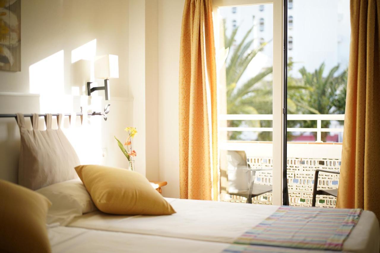 Hostal Yebisah Santa Eularia des Riu Eksteriør billede