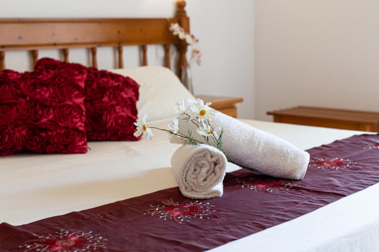 Hostal Yebisah Santa Eularia des Riu Eksteriør billede