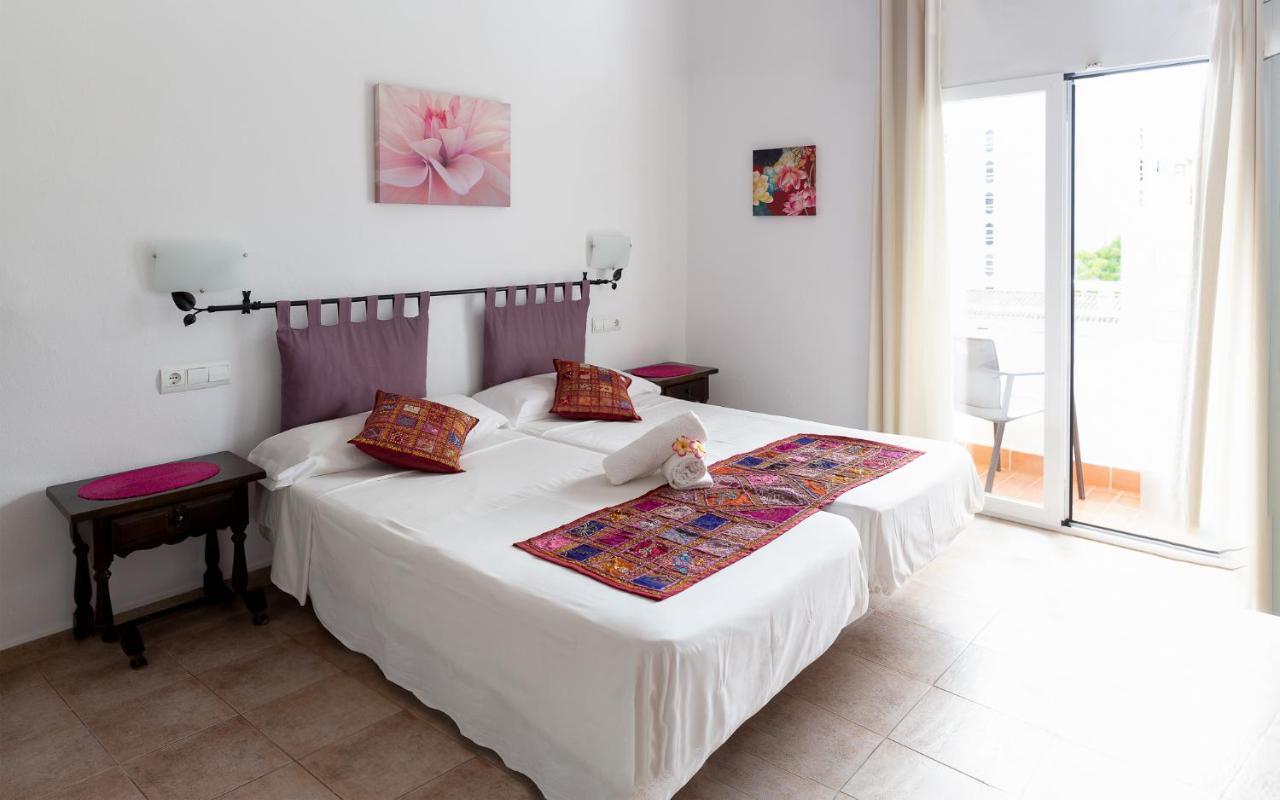 Hostal Yebisah Santa Eularia des Riu Eksteriør billede