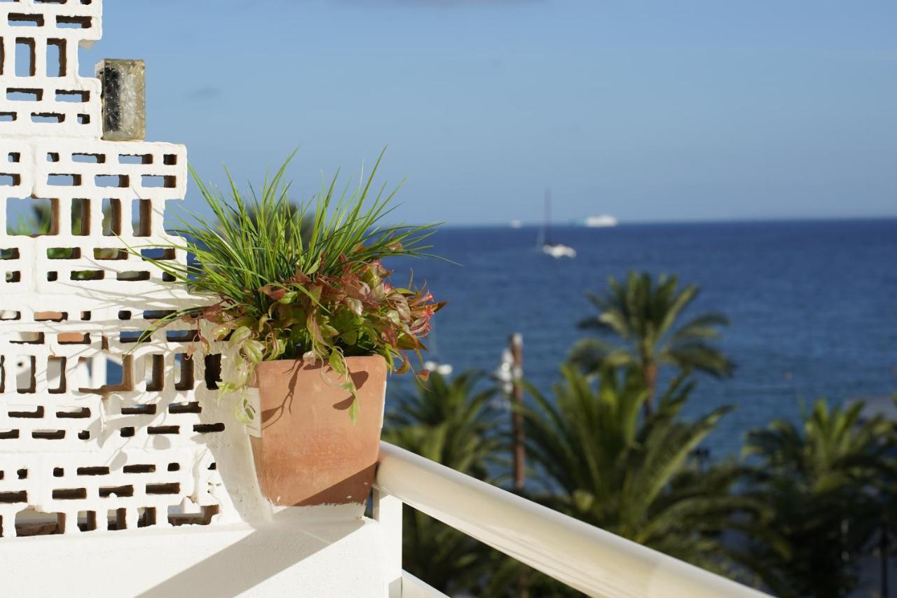 Hostal Yebisah Santa Eularia des Riu Eksteriør billede