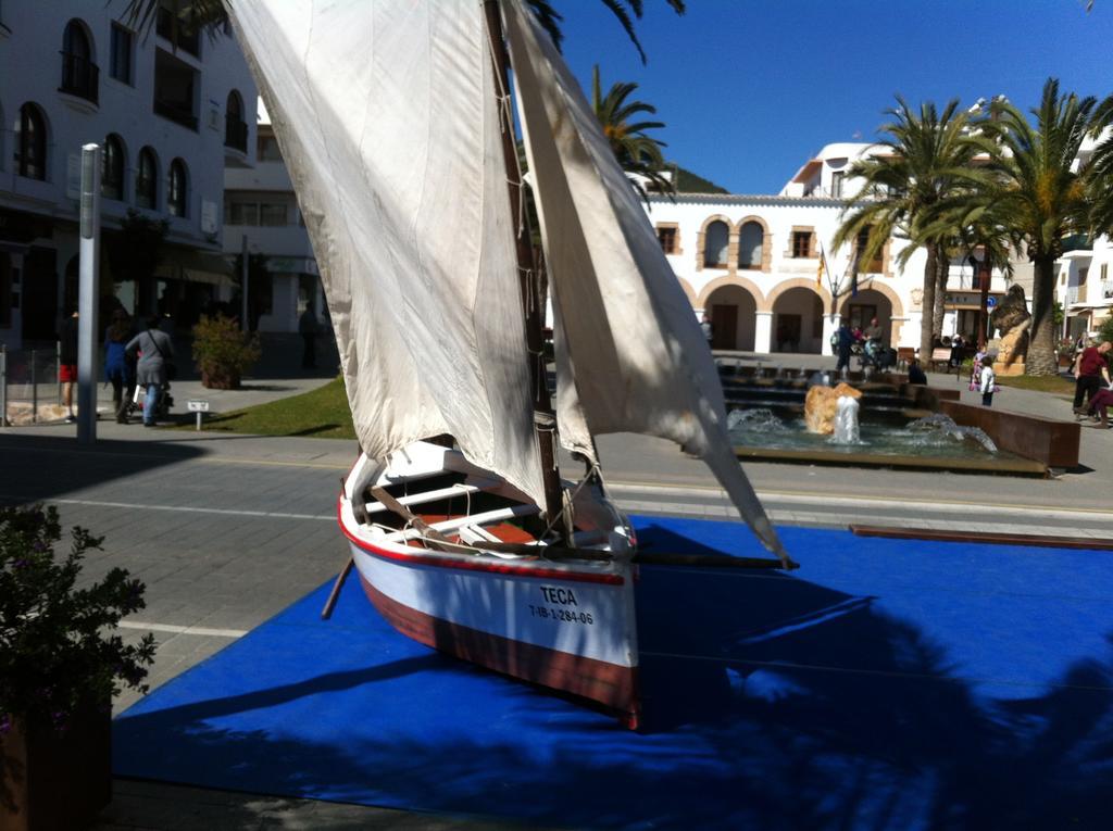 Hostal Yebisah Santa Eularia des Riu Eksteriør billede