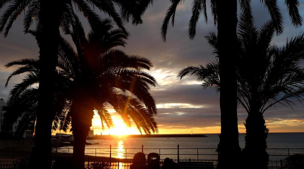 Hostal Yebisah Santa Eularia des Riu Eksteriør billede