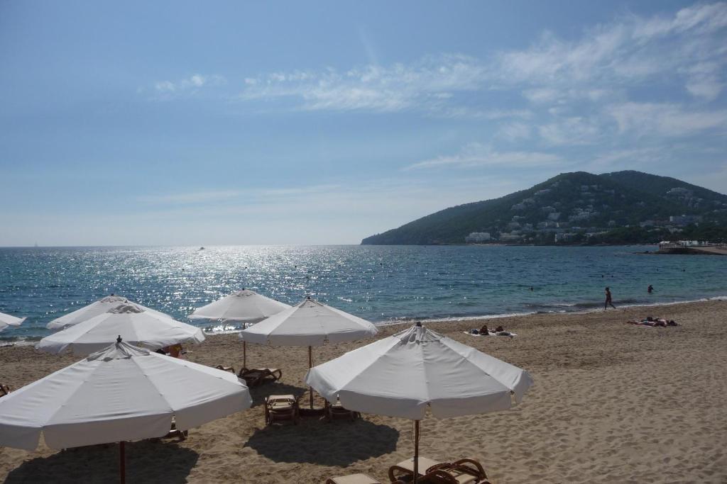 Hostal Yebisah Santa Eularia des Riu Eksteriør billede