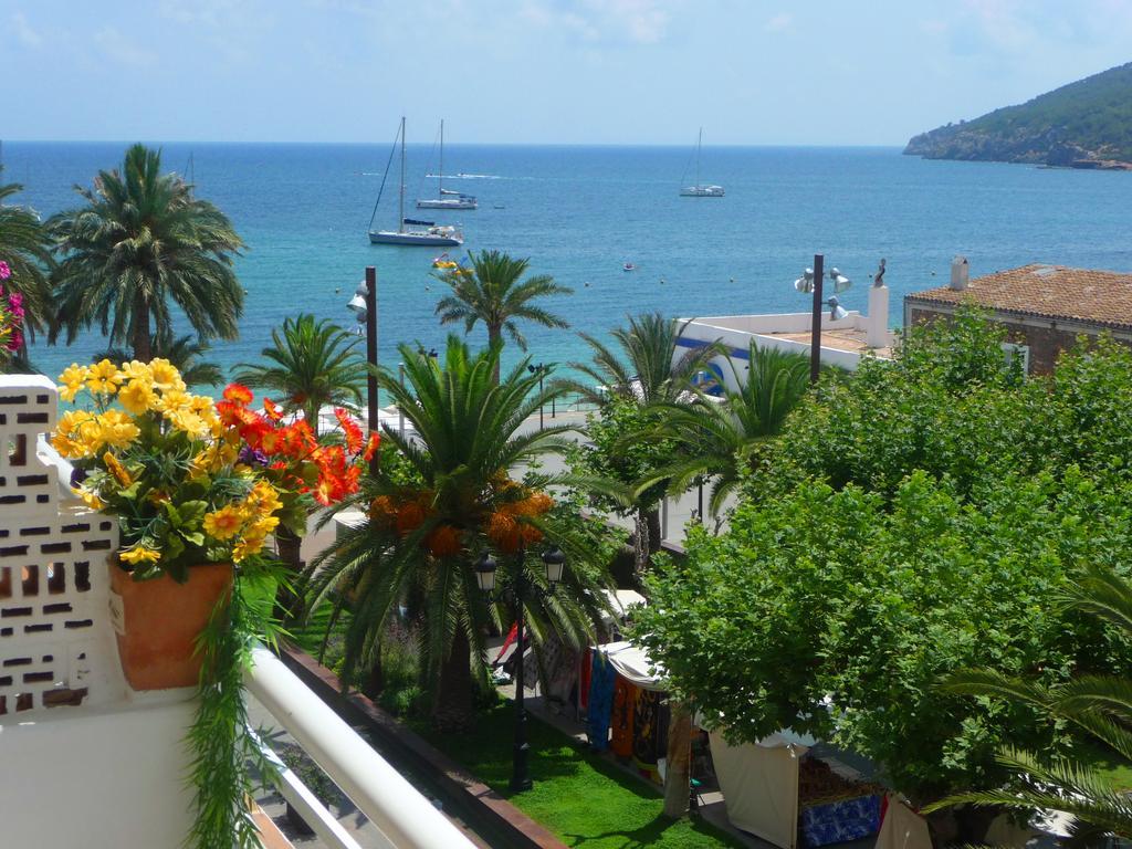Hostal Yebisah Santa Eularia des Riu Eksteriør billede