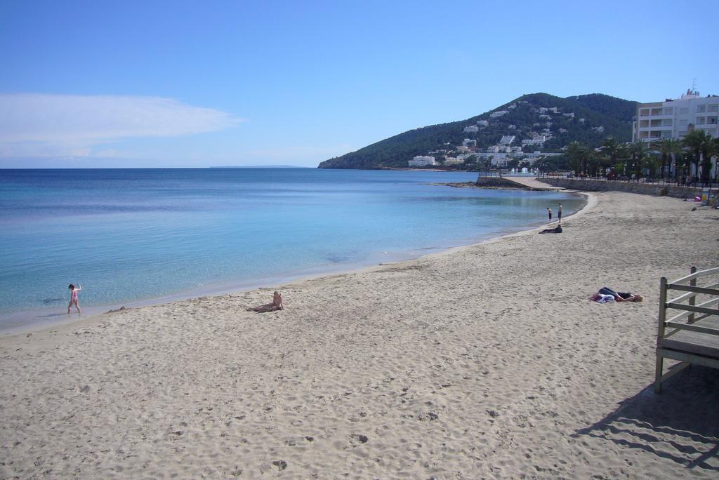 Hostal Yebisah Santa Eularia des Riu Eksteriør billede