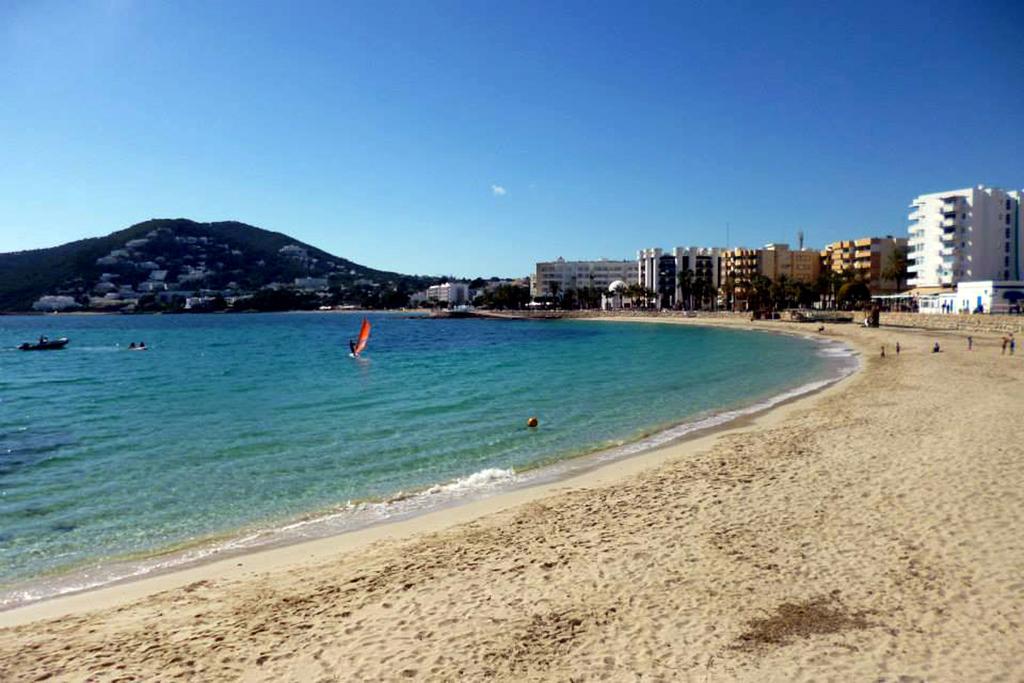 Hostal Yebisah Santa Eularia des Riu Eksteriør billede