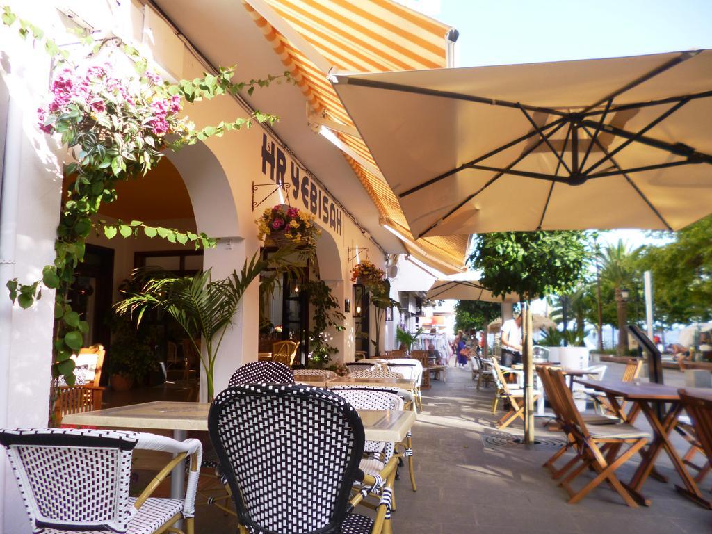 Hostal Yebisah Santa Eularia des Riu Eksteriør billede