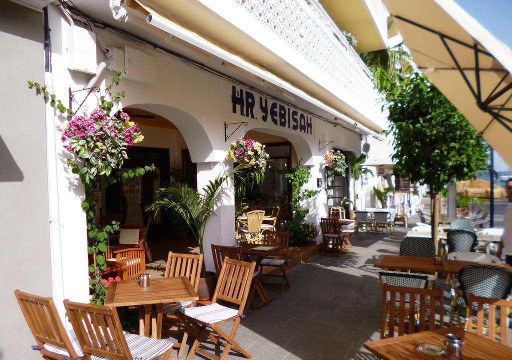 Hostal Yebisah Santa Eularia des Riu Eksteriør billede