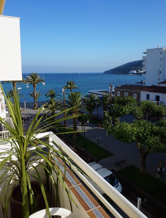 Hostal Yebisah Santa Eularia des Riu Eksteriør billede