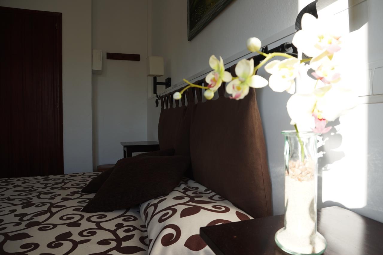 Hostal Yebisah Santa Eularia des Riu Eksteriør billede