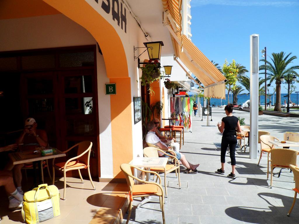 Hostal Yebisah Santa Eularia des Riu Eksteriør billede
