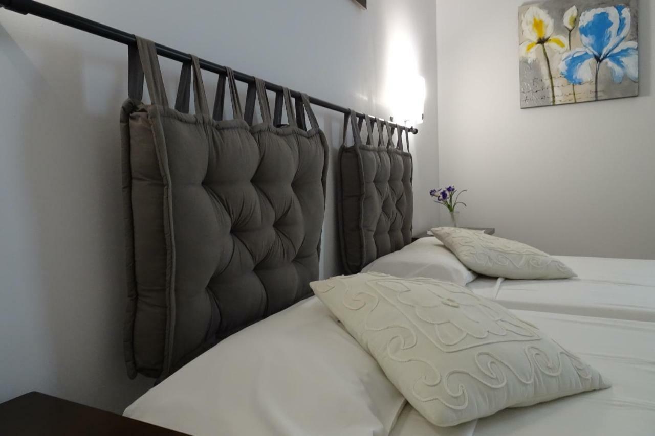 Hostal Yebisah Santa Eularia des Riu Eksteriør billede